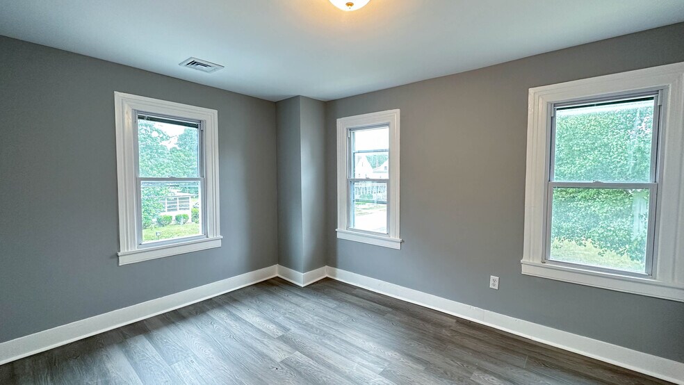 Building Photo - 338 Broad St