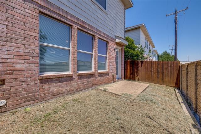 Building Photo - 2326 Kingsway Dr