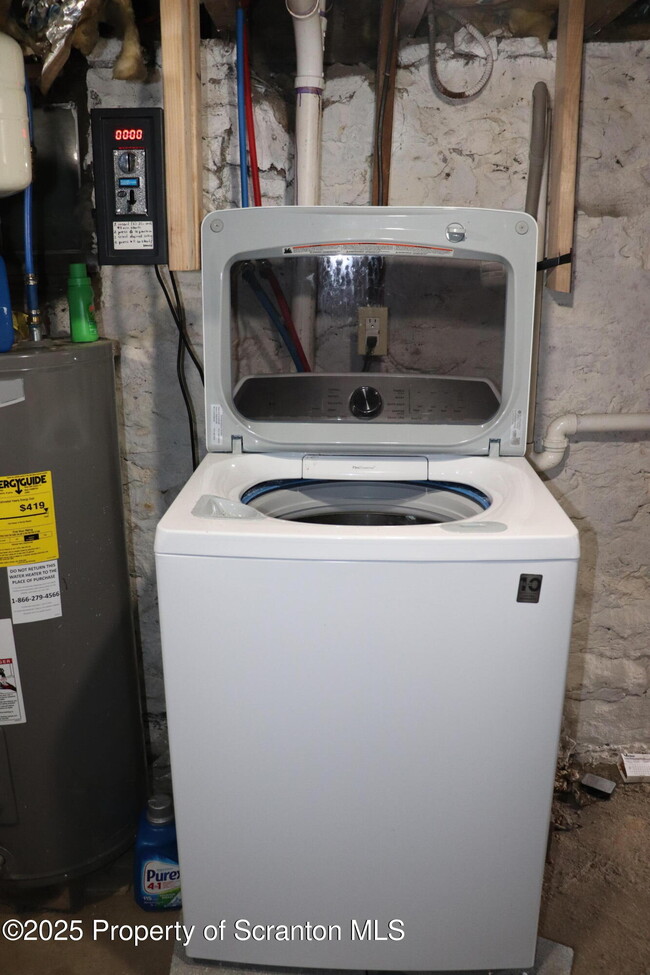 Building Photo - 105 Sambourne St