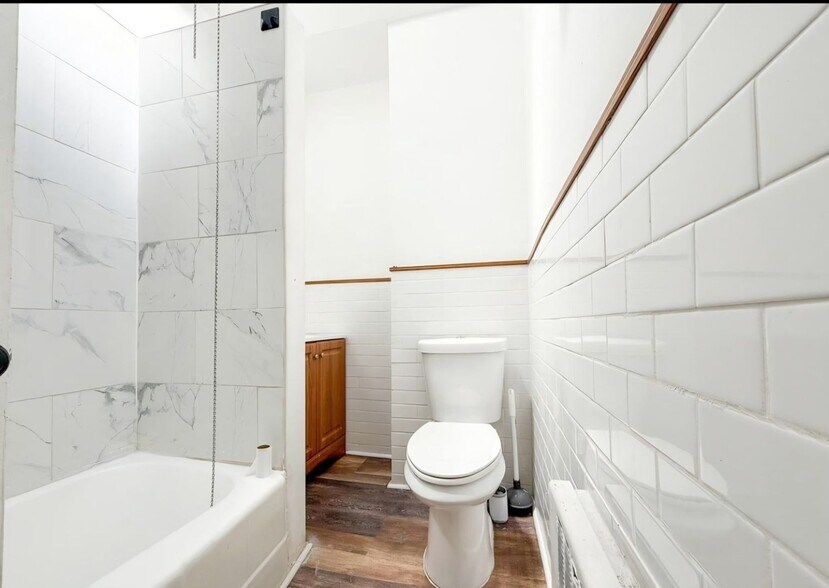 Building Photo - 156 W Albanus St