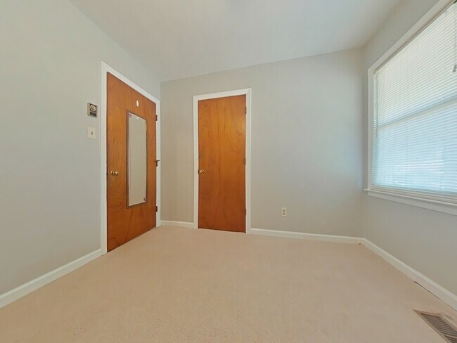 Building Photo - 3320 Forest Lake Dr