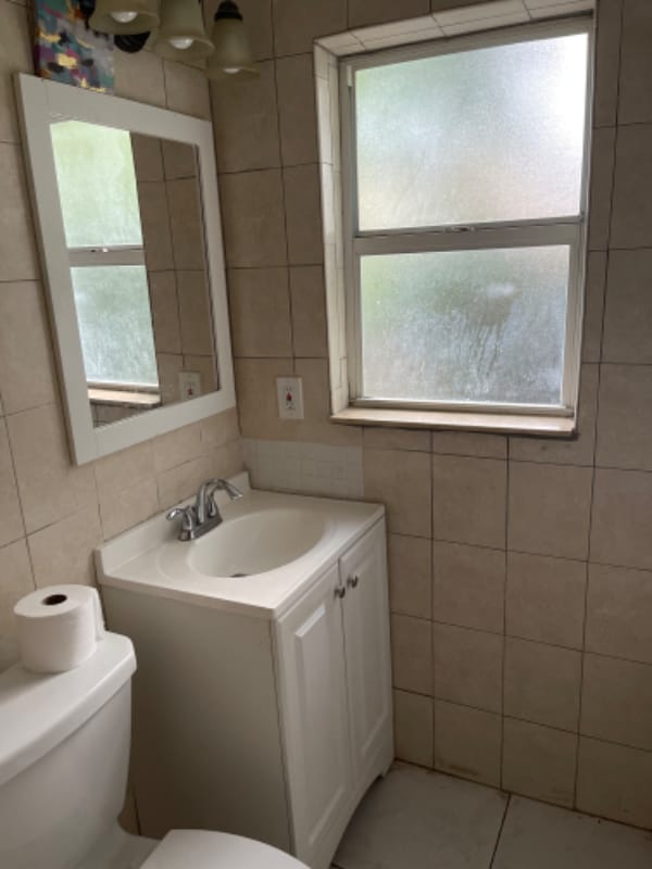 Building Photo - 548 NW 2nd Way