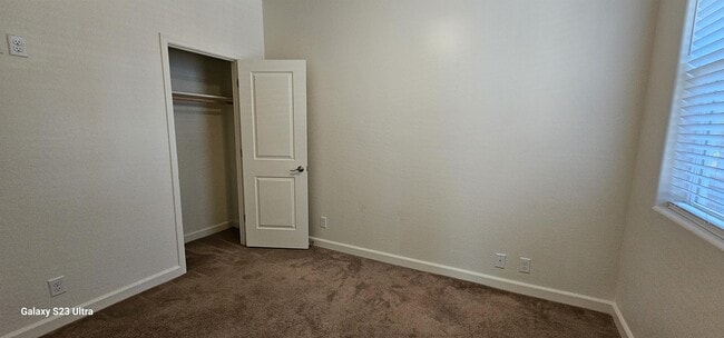 Building Photo - 2536 W Pikes Peak Dr
