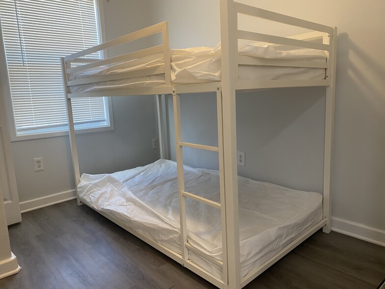 Building Photo - 516 36th Ave N