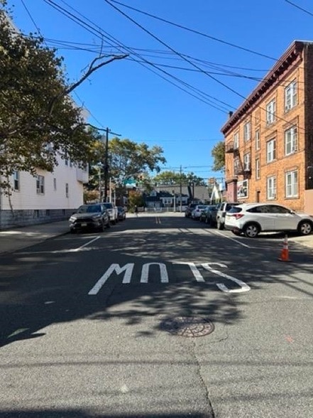 Building Photo - 98 Andrew St