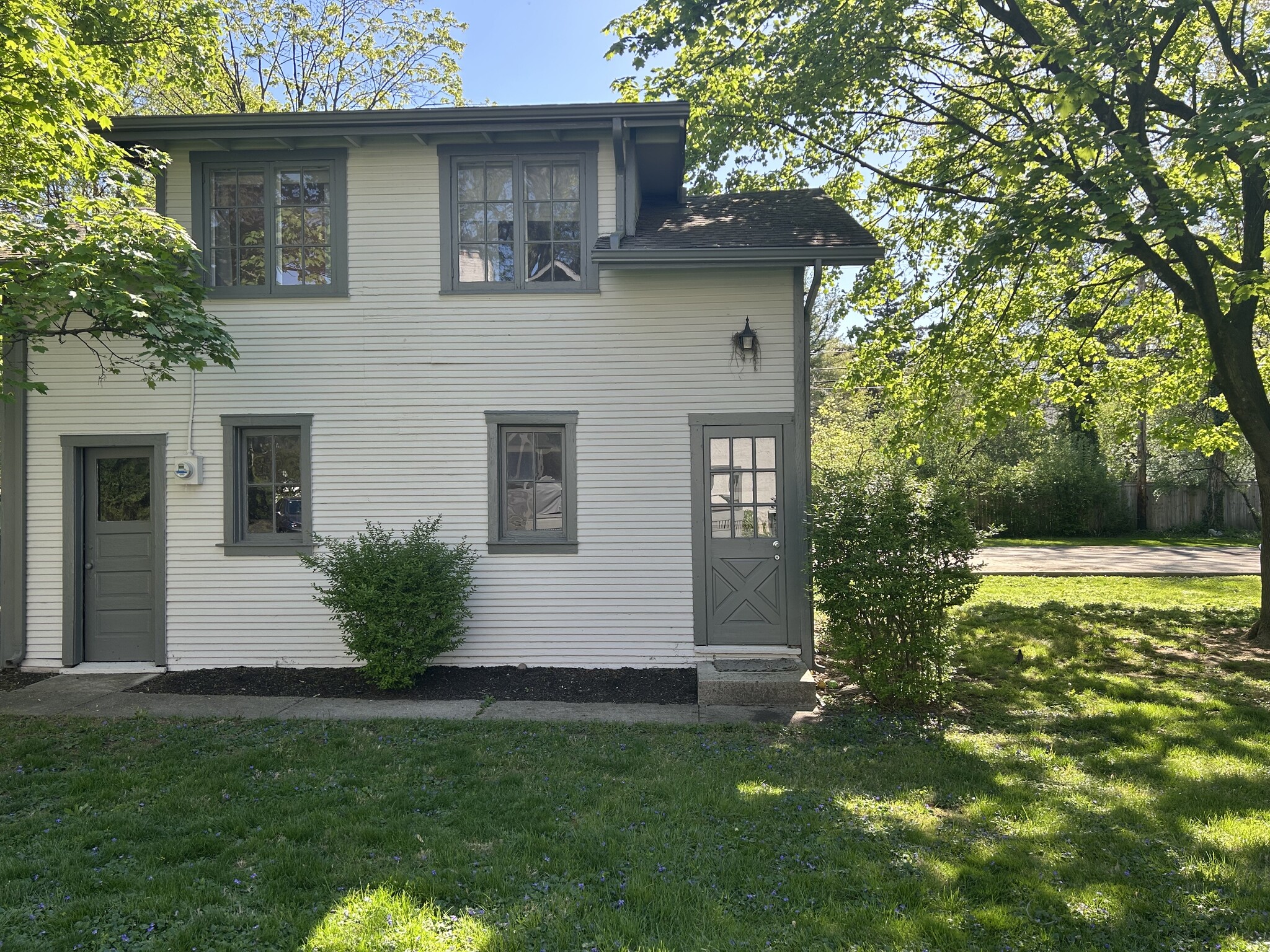 Building Photo - 368 S Parkview Ave