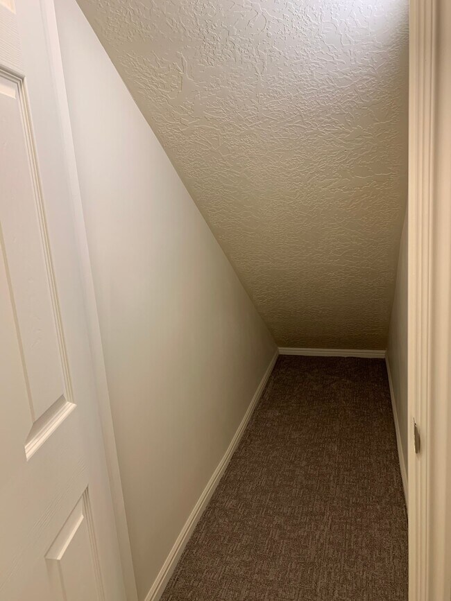 Building Photo - 123 W 7500 S