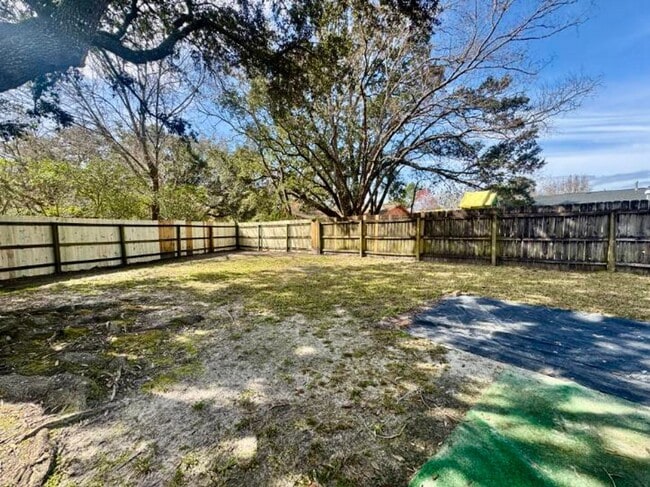 Building Photo - Spacious 3/2 Living in the Heart of Ocean Springs