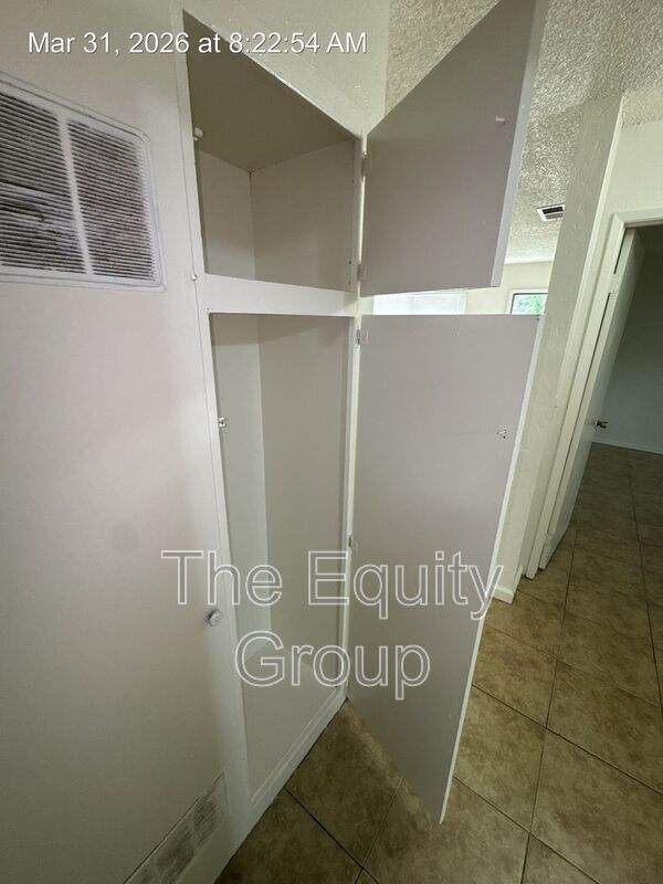 Building Photo - 527 S Garden St