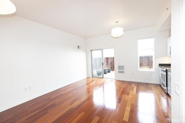 Building Photo - 451 Kansas St