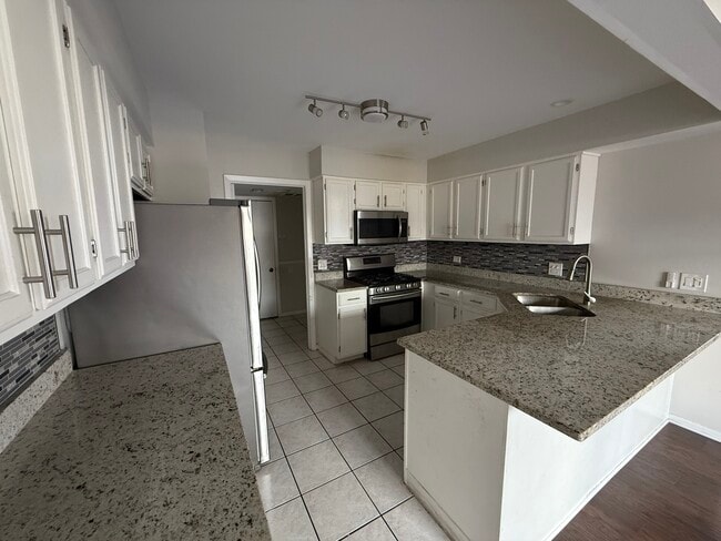 Building Photo - 612 Newbury Ln