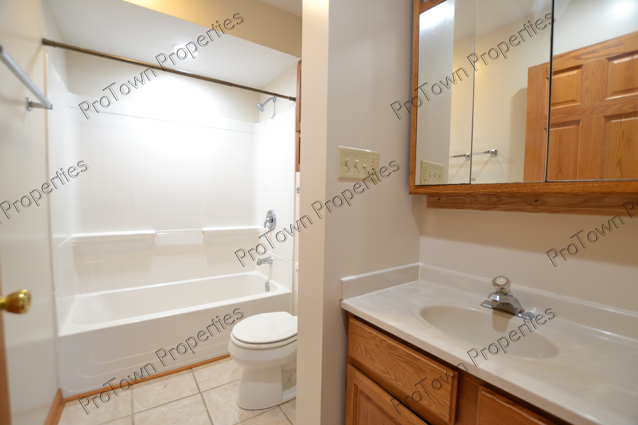 Building Photo - 213 Hyde Park St