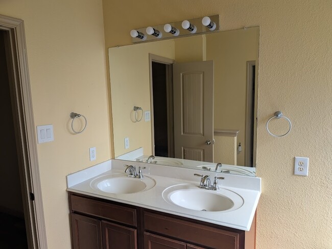 Building Photo - 21383 Village Crossing Ln