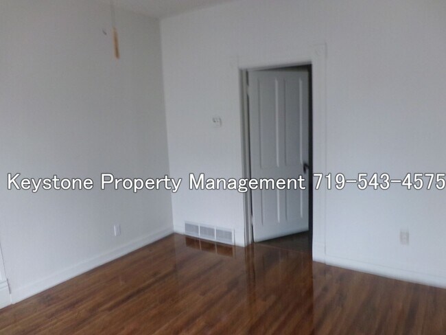 Building Photo - ALL Utilities Included with Rent! South-si...