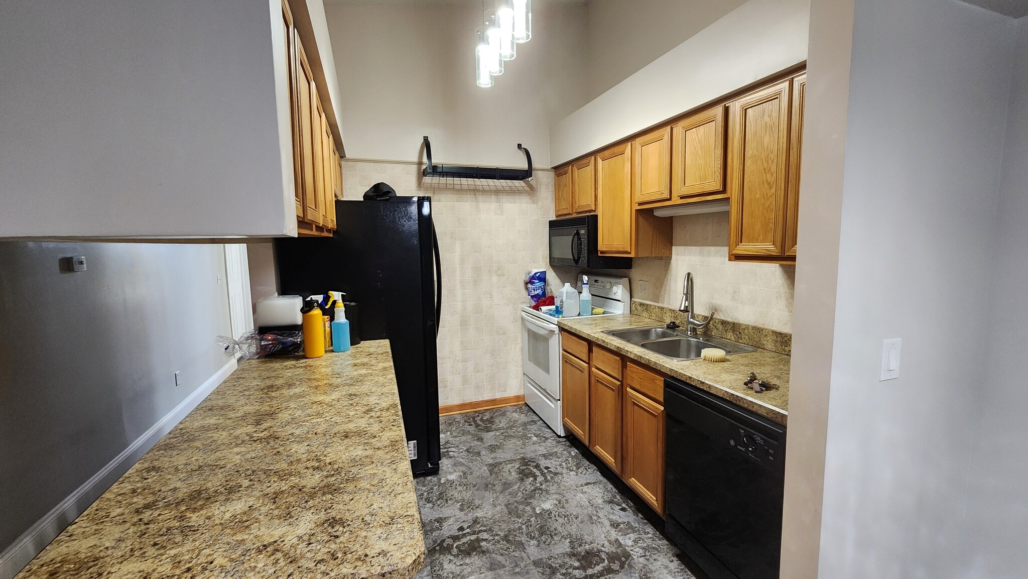 Kitchen - 9654 Sawgrass Ct
