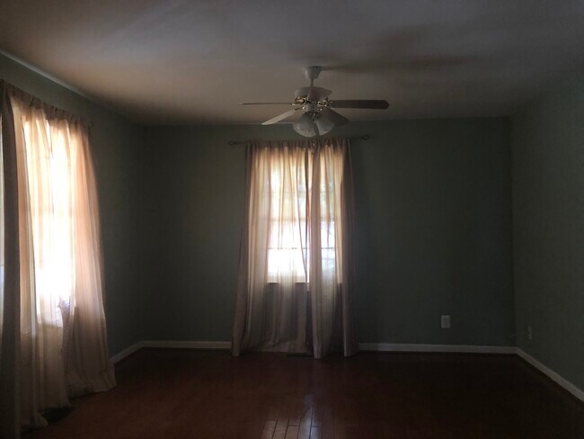 Building Photo - 413 Gibbon St