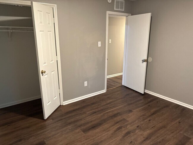 Building Photo - 304 Merrywood Dr