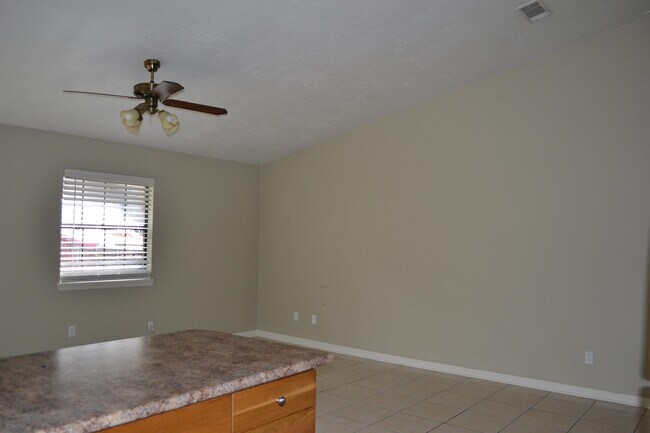 Building Photo - 2041 Continental Ave