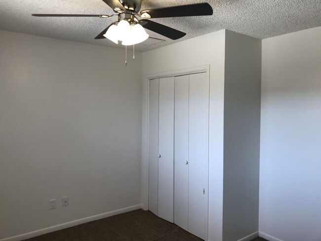 Building Photo - NEW LOWER PRICE!  Call for a showing. (928) 453-2606