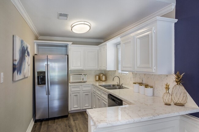 Clubhouse Kitchen - Willow Brook Crossing