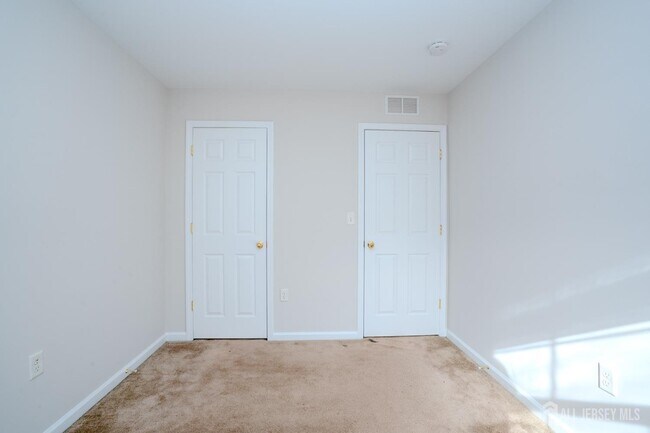 Building Photo - 5 Rafting Way