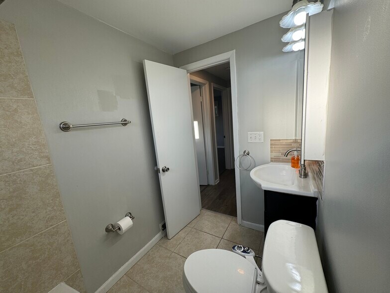 Building Photo - 72 Bannard Ave