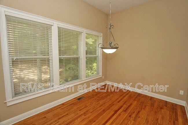 Building Photo - 3029 Woodwalk Dr