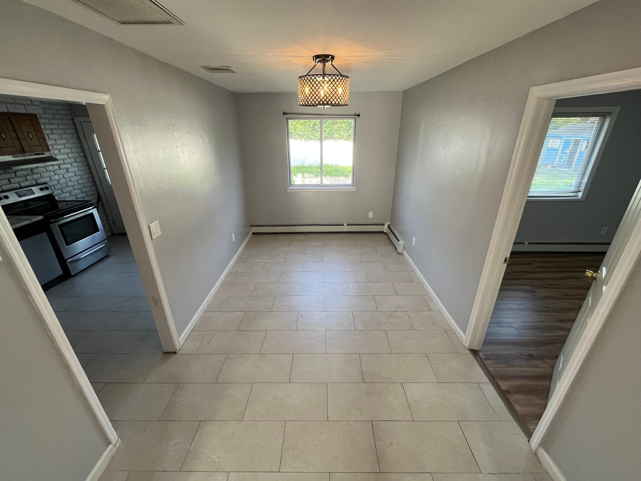 Building Photo - 33 Country Greens Dr