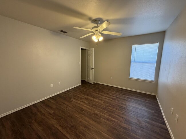 Building Photo - 533 N Clinton Ave