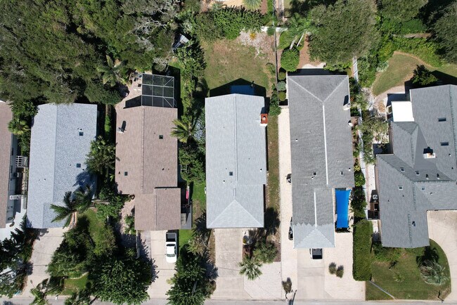 Building Photo - 828 E 23rd Ave
