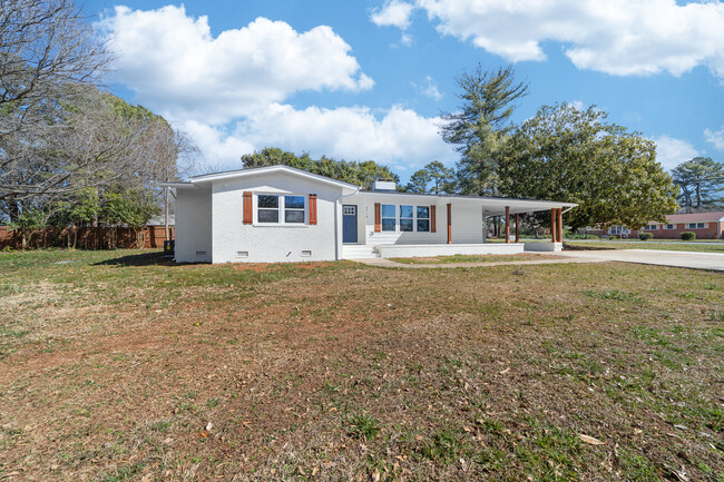 Building Photo - 2714 Armstrong Park Dr