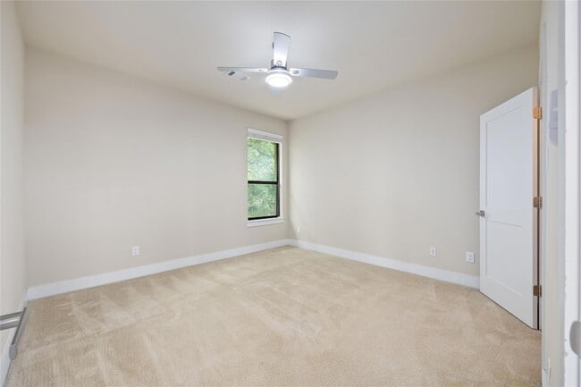 Building Photo - 405 Penny Kathleen Ct