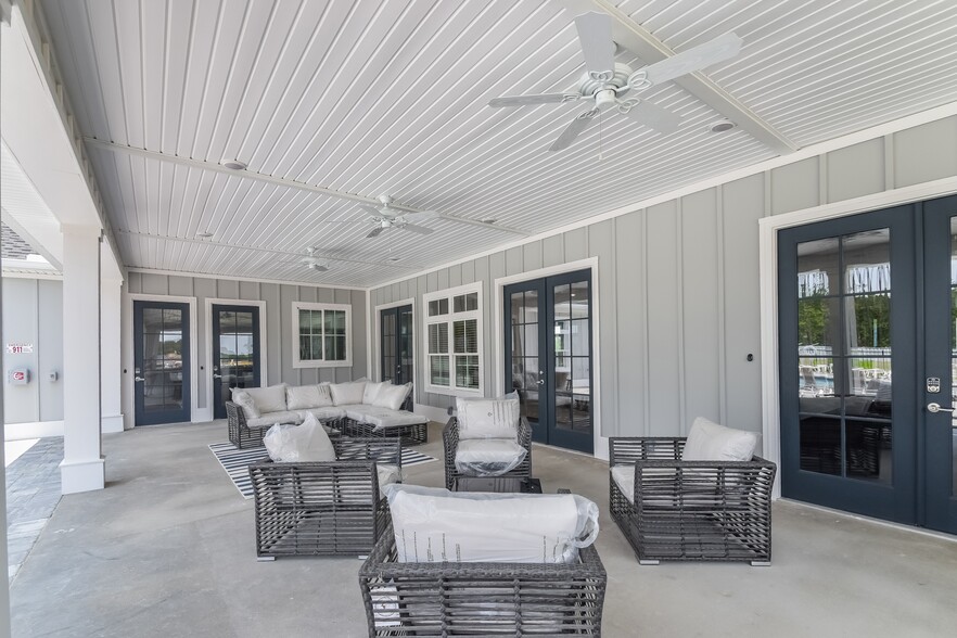 Building Photo - 998 Walker Point Way