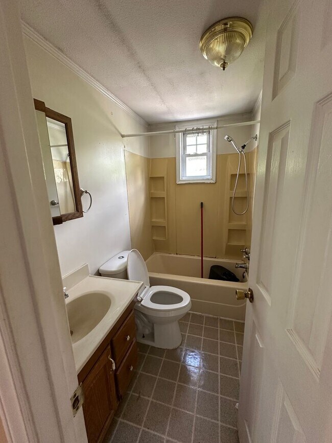 Building Photo - Christiansburg, 3 BR / 2 BA Available Now