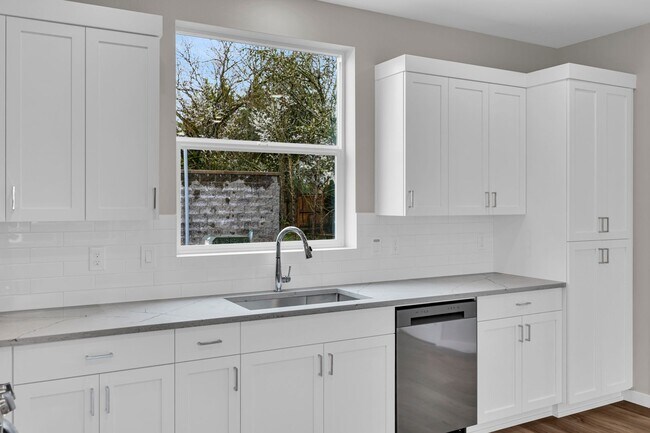 Building Photo - Move In Special Up to 3 Months Free - Newb...