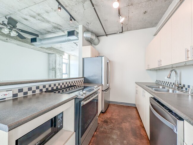 Building Photo - 2000 Bagby St