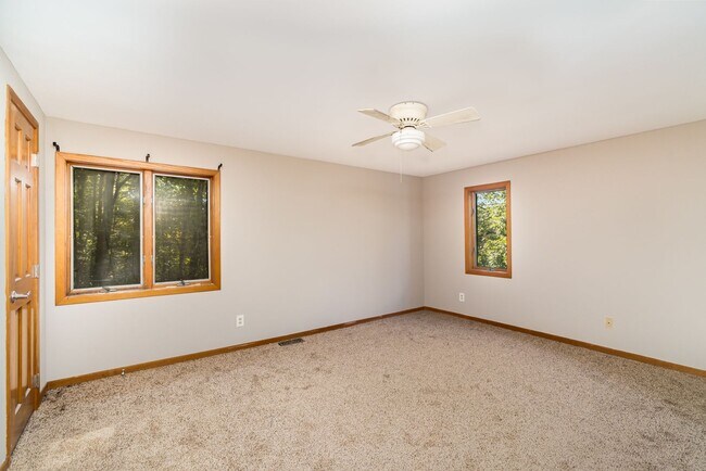 Building Photo - Stunning 4-Bedroom Home with 5 Full Baths + Hot Tub, Wooded Retreat