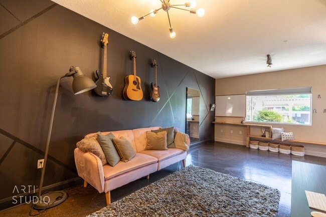 Building Photo - Washington 3 Bedroom Townhome