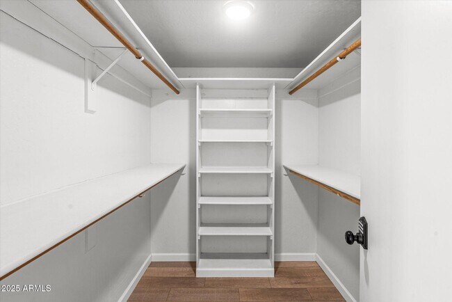 Building Photo - 6006 E Wildcat Dr