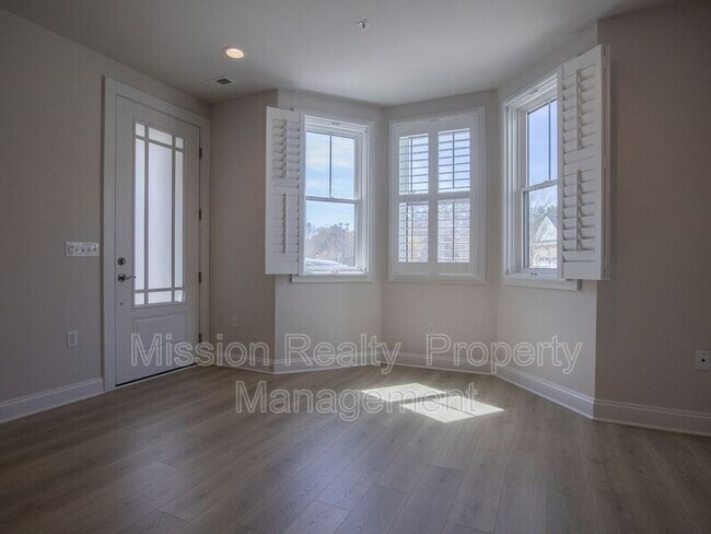 Building Photo - 1724 Old Brick Rd