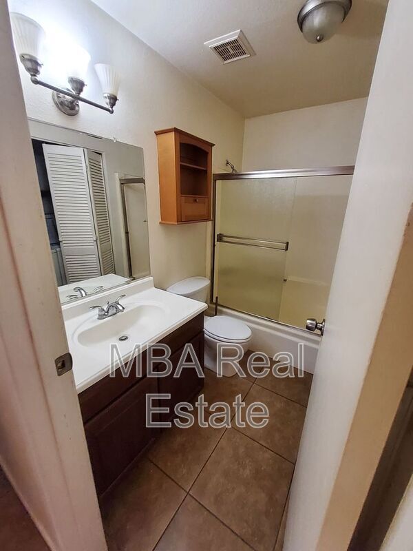 Building Photo - 908 S Casitas Dr