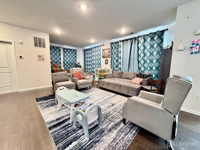 Building Photo - 102 Dickson Ct