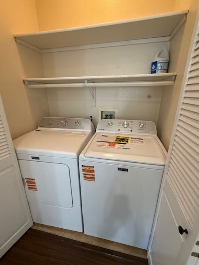 Building Photo - 2 bed 1.5 bath in Dakota Community in Wago...