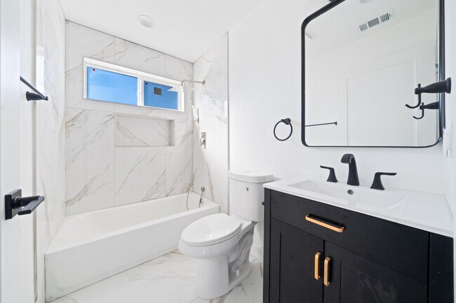 Building Photo - 6733 Lanto St