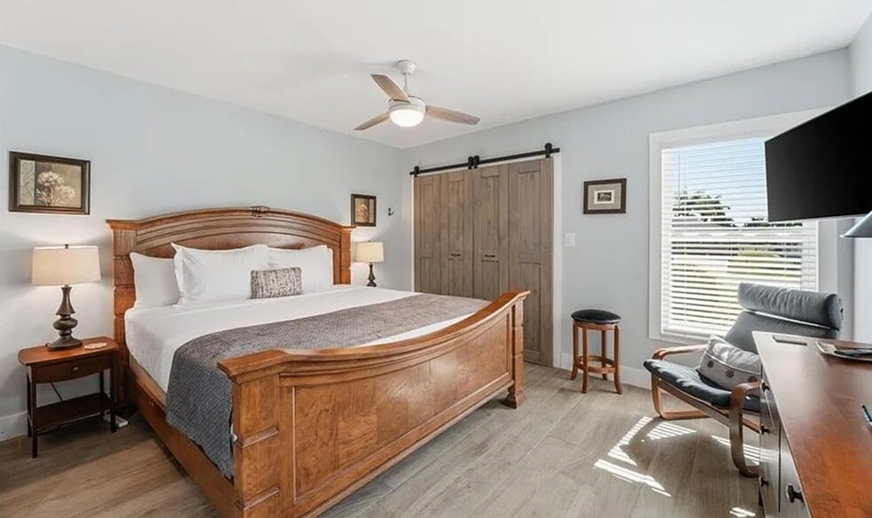 Building Photo - 4836 Esplanade St