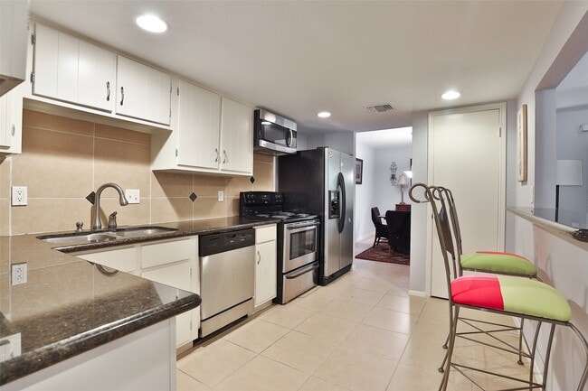 Building Photo - 5005 Georgi Ln