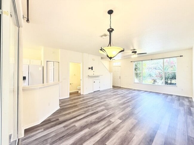 Building Photo - 13706 Forest Lake Dr