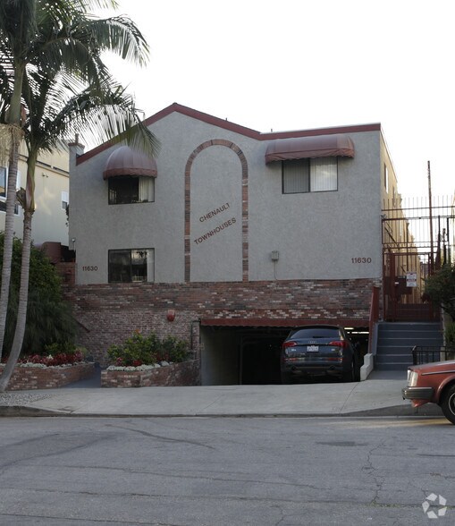 Building Photo - Chenault Townhomes