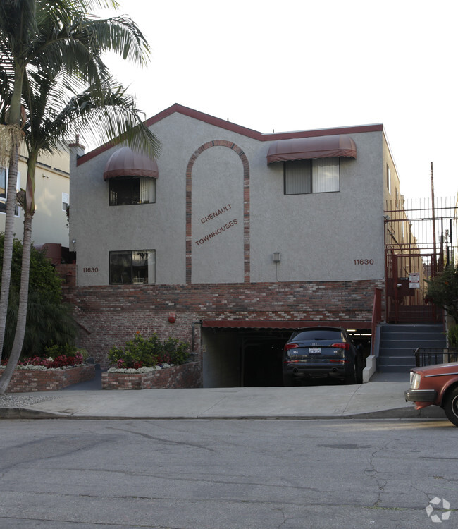 Building Photo - Chenault Townhomes