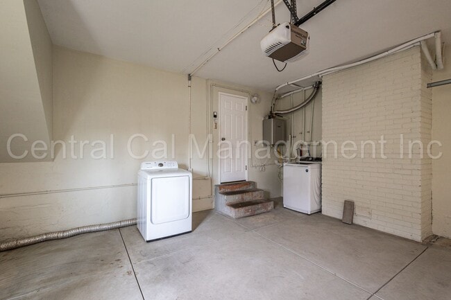 Building Photo - 3 Bedroom/2 Bath Home Near Panorama Bluffs and Garces High School - $2750 Per Month!